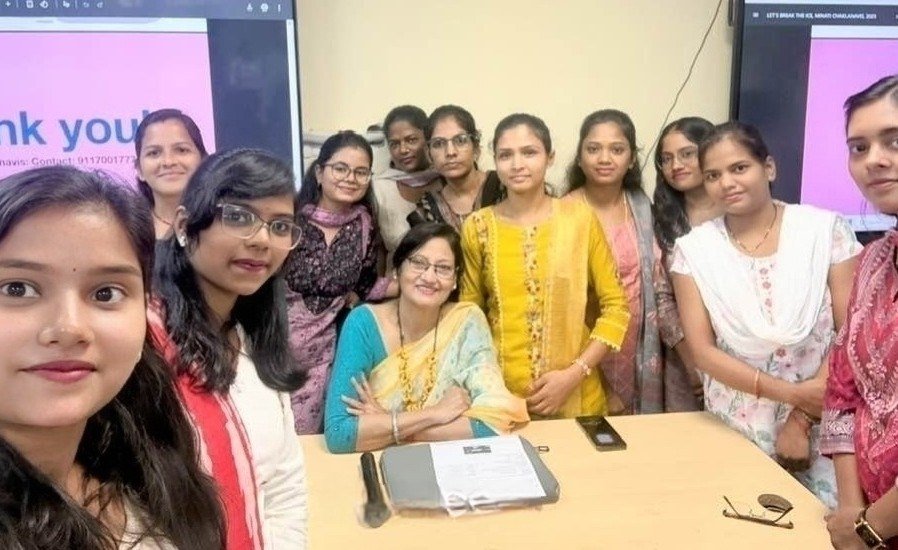 Minati Ma&rsquo;am with a class, everyone gathered at the front of the room